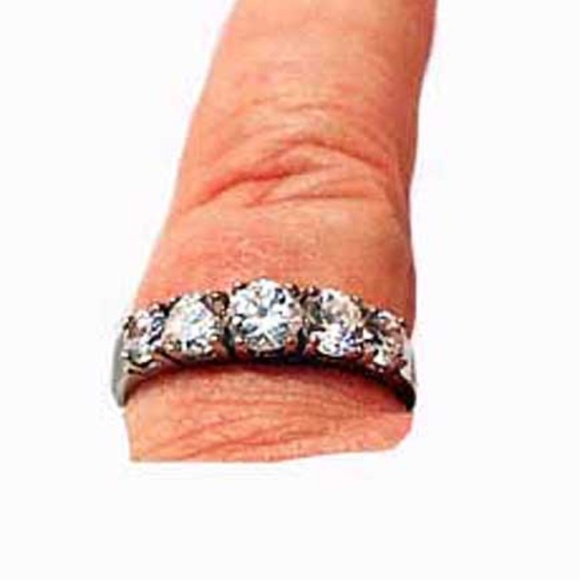 1/2 carat CLEAR CUBIC ZIRCONIA RING, SIZE 7, 4 SIDE STONES (ALMOST 1/2 carat EA - Picture 1 of 5
